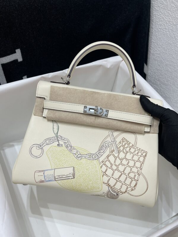 Kelly 25 in & out Painted graffiti silver buckle