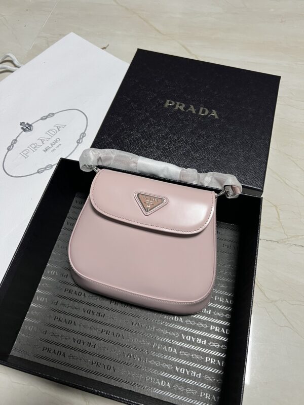 Shiny leather shoulder bag