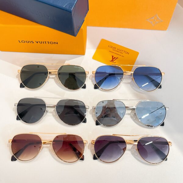 Louis Vuitton   Z2048U